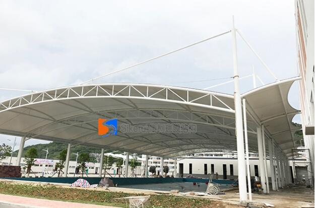 學校搭建膜結(jié)構(gòu)遮陽棚需要注意什么
